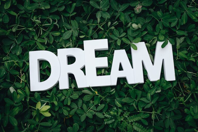 Dream White Green Wallpaper Wallpaper background (Image-Photo-Picture) full HD free download.